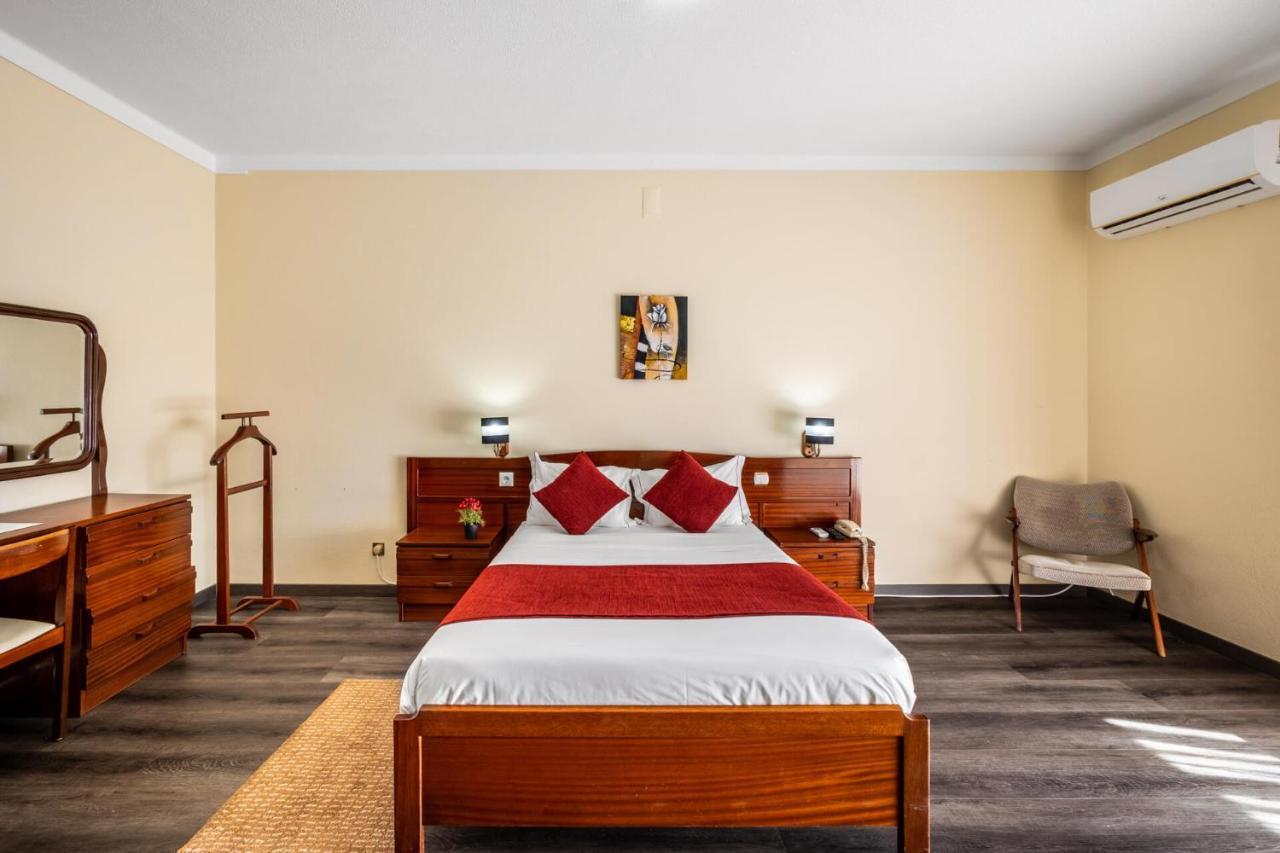 Hotel Colmeia Monte Real Eksteriør billede